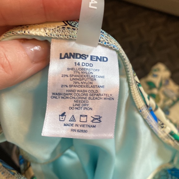 NWT. LANDS END Tankini top. Size 14DDD. Ivory Lotus Flower print. Soft cups. - Picture 2 of 8